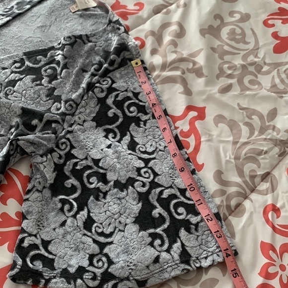 knox Rose Floral Silver Crushed Velvet Waterfall Draped Open Front Cardigan - Picture 10 of 11